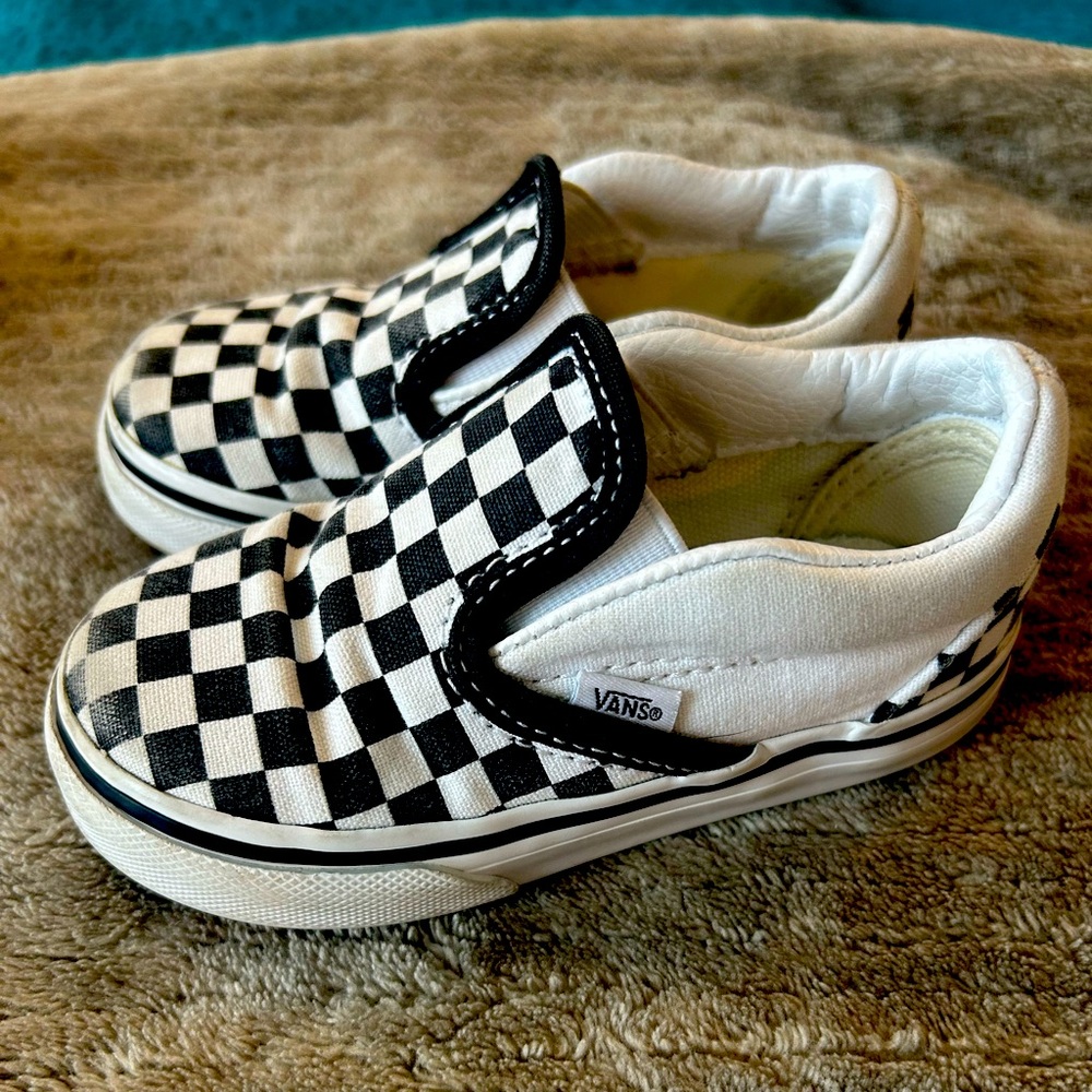 toddler black/white checkered vans size 6